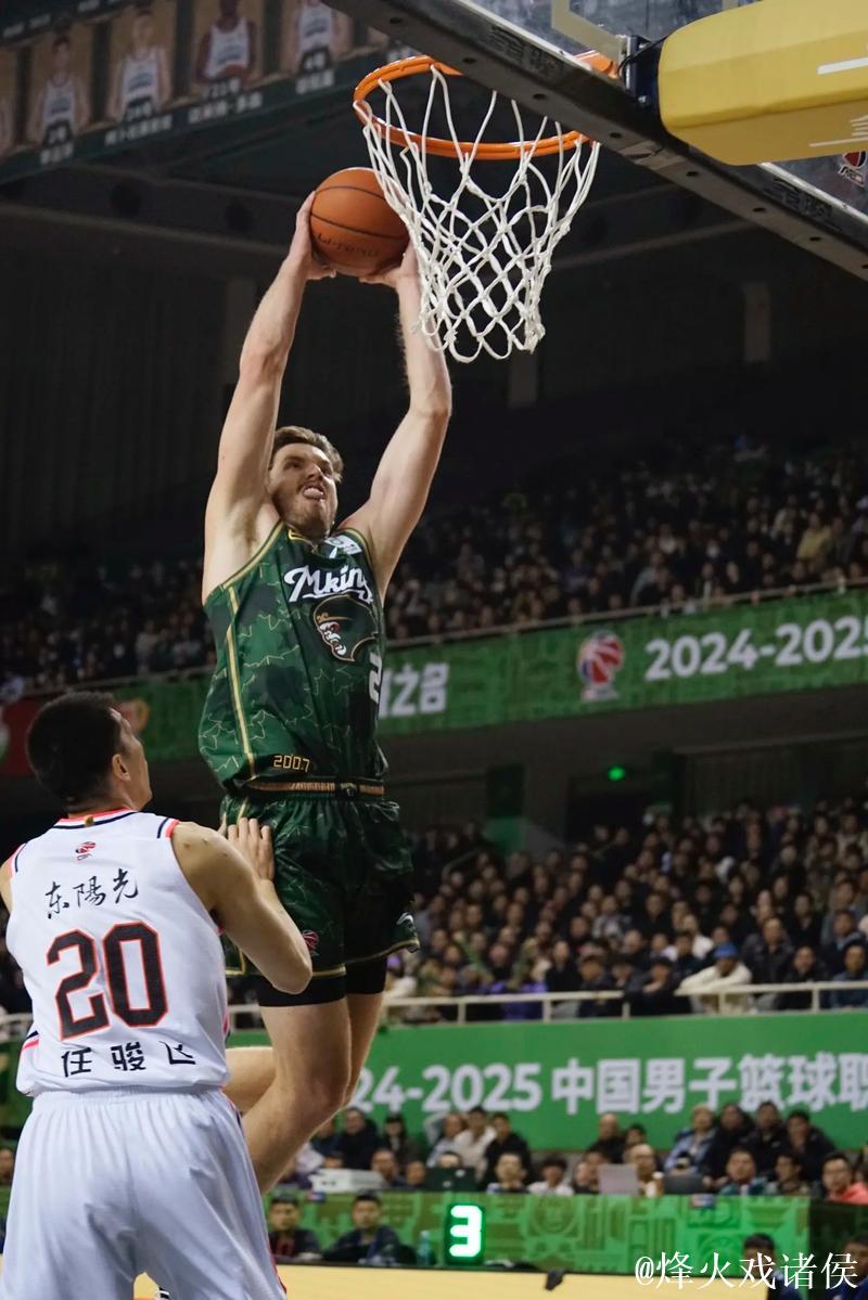 周琦22+8徐杰20分 广东轻取广厦总分1-0领先 周琦22+8徐杰20分 广东轻取广厦总分1-0领先